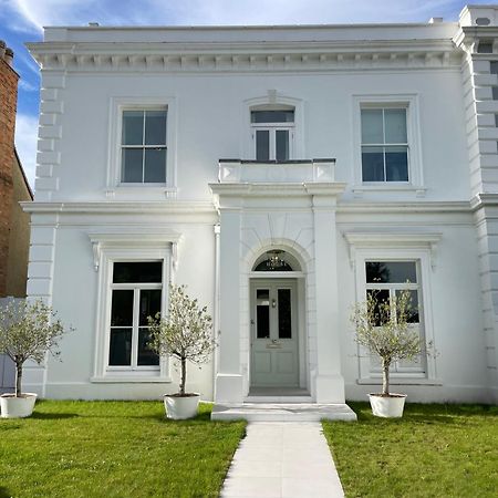 Willow House, Georgian Property In Shepperton Luaran gambar