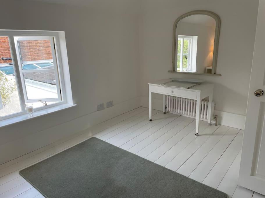 Willow House, Georgian Property In Shepperton Luaran gambar
